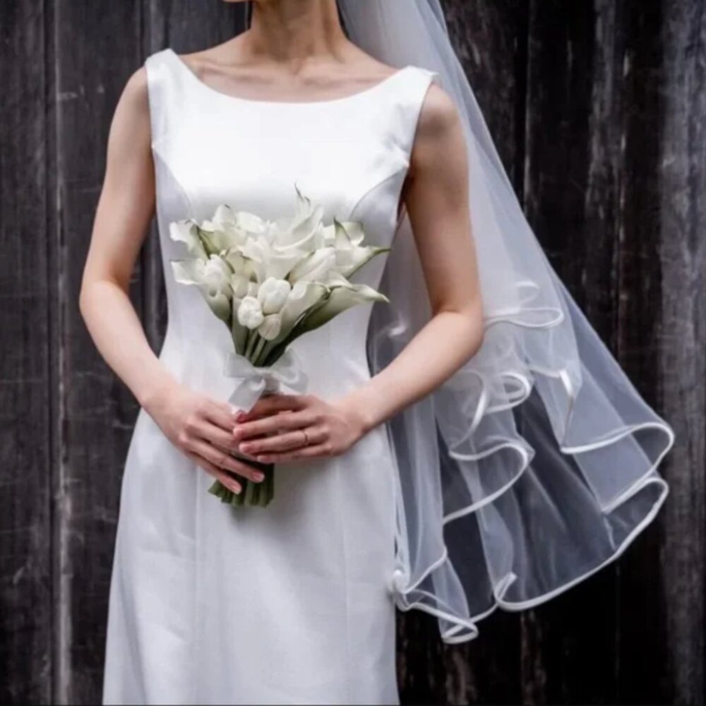 Short Wedding Veil with Comb Satin Trim Waist Length